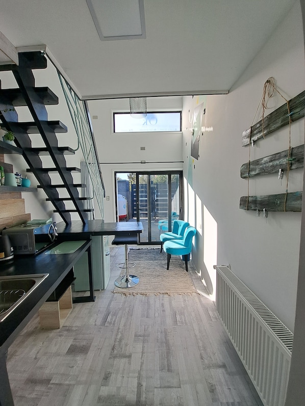 Comfort Apartment, Kitchenette | Living area | Flat-screen TV - Okeyloft Coyhaique (Coyhaique)