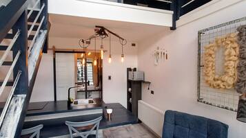 Comfort Apartment, Accessible Bathtub, Microwave | Living area