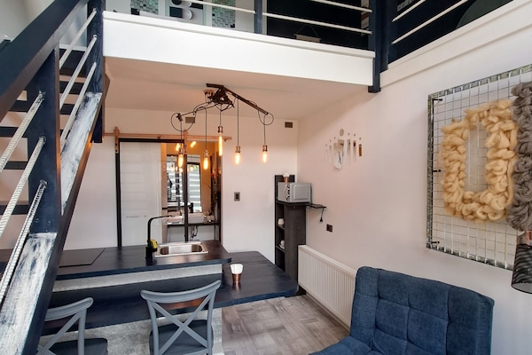 Departamento Confort, tina para personas con discapacidad, microondas | Área de sala de estar | Televisión de pantalla plana