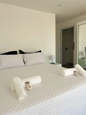 Deluxe Double Room, 1 Queen Bed | Memory foam beds, free WiFi