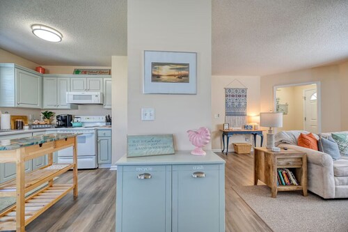 Surf City Off Island Retreat! 2.5 mi to beach - Flexible booking days!