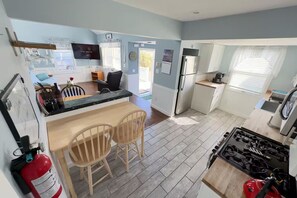Fridge, microwave, oven, stovetop - Joyful Beach House, viewing The Great South Bay (Patchogue)
