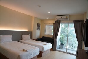 Deluxe Twin Room, City View | Free WiFi - Matini Premium Hotel (Thanyaburi)