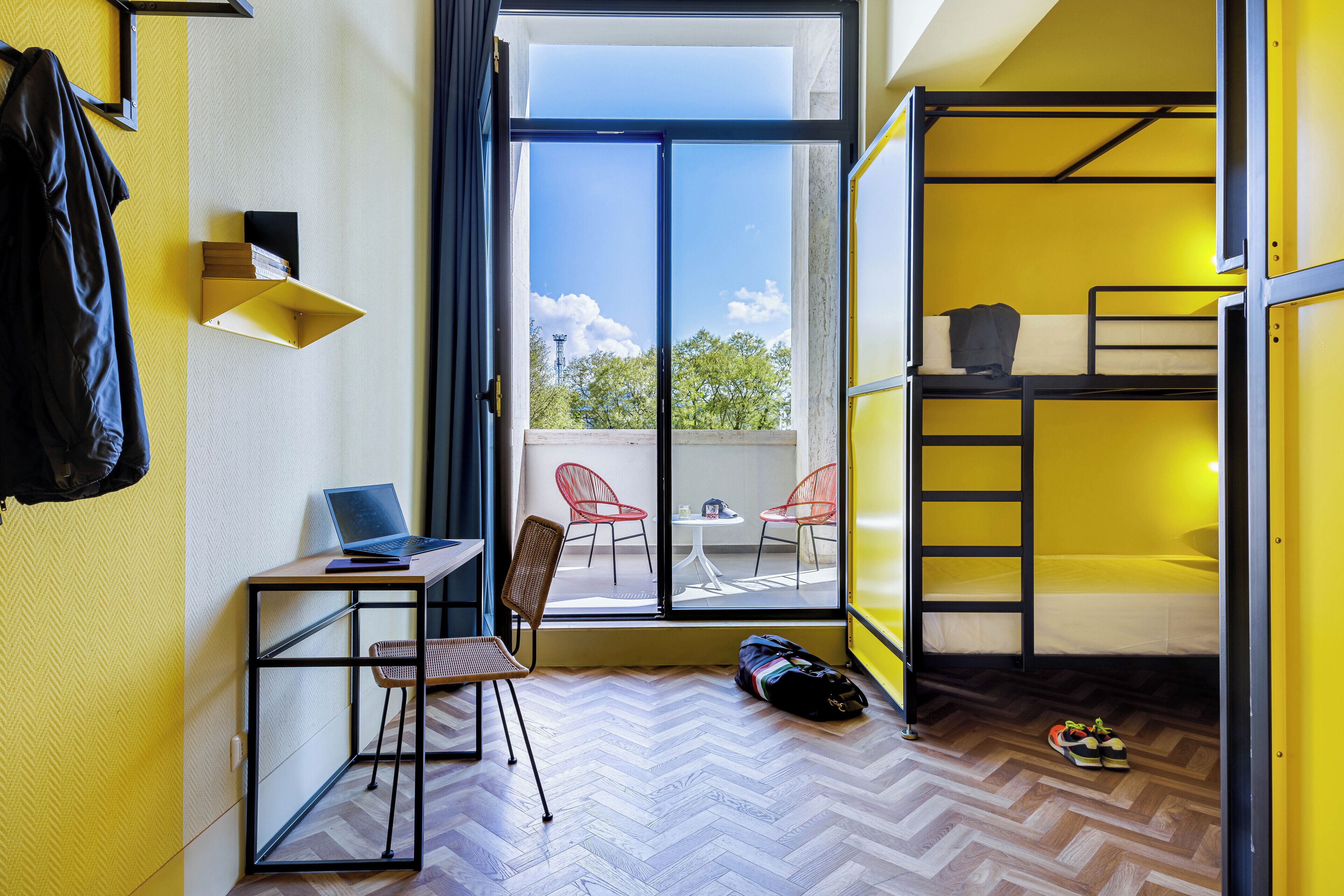 Zimmersafe, Verdunkelungsvorhänge, Bügeleisen/Bügelbrett