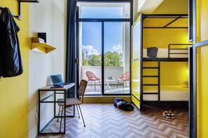 客房內保險箱、遮光布/窗簾、熨斗/熨衣板、免費無線上網