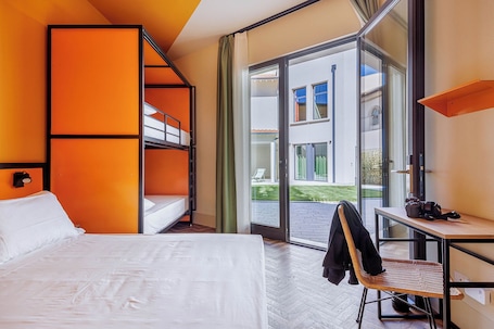 Caja de seguridad en la habitación y cortinas blackout