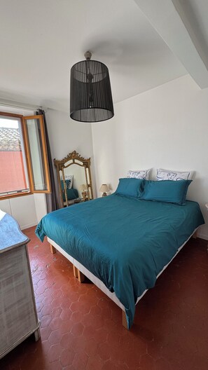 1 chambre, fer et planche à repasser, Wi-Fi, draps fournis