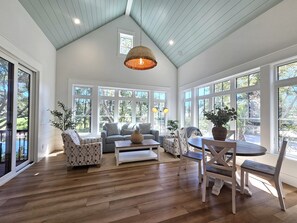 Fernseher, Tischtennisplatte