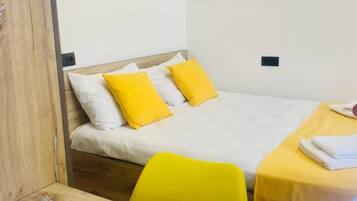 Deluxe-Doppelzimmer, Gartenblick | 1 Schlafzimmer, Zimmersafe, Schreibtisch, laptopgeeigneter Arbeitsplatz