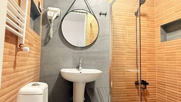 Classic Suite, Garden View | In-room safe, desk, laptop workspace, soundproofing