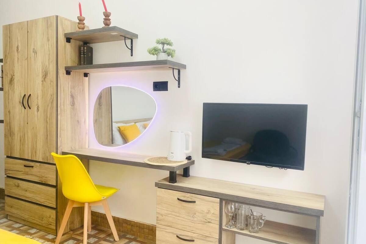 Deluxe Double Room, Garden View | In-room safe, desk, laptop workspace, soundproofing
