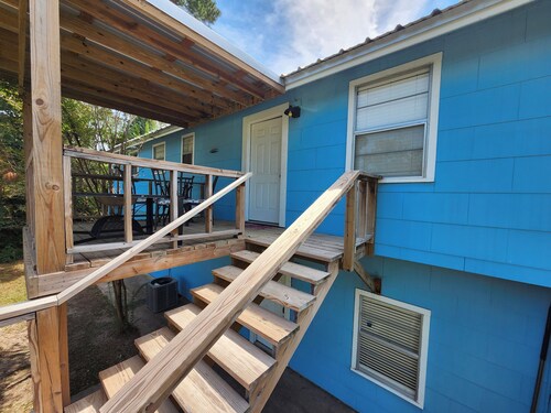 4 bedroom house walking distance to the lake, with 3 kayaks and a game garage.