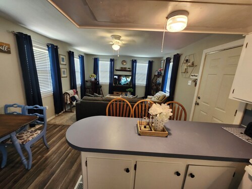 4 bedroom house walking distance to the lake, with 3 kayaks and a game garage.