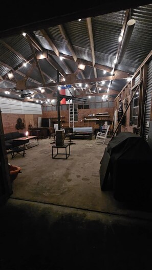 Interior - 4 bedroom house walking distance to the lake, with 3 kayaks and a game garage. (Livingston)