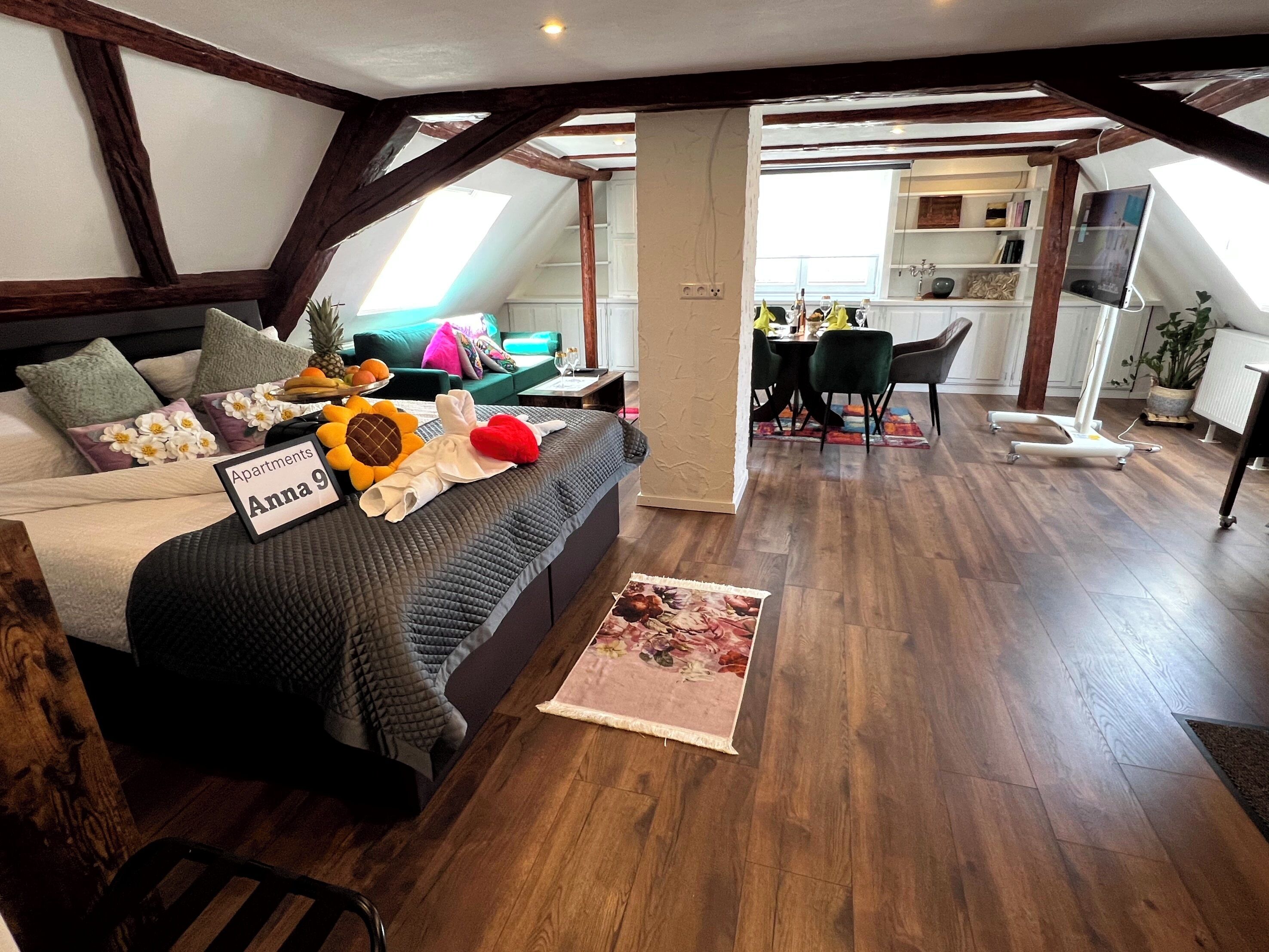 2 bedrooms, travel cot, WiFi, bed sheets