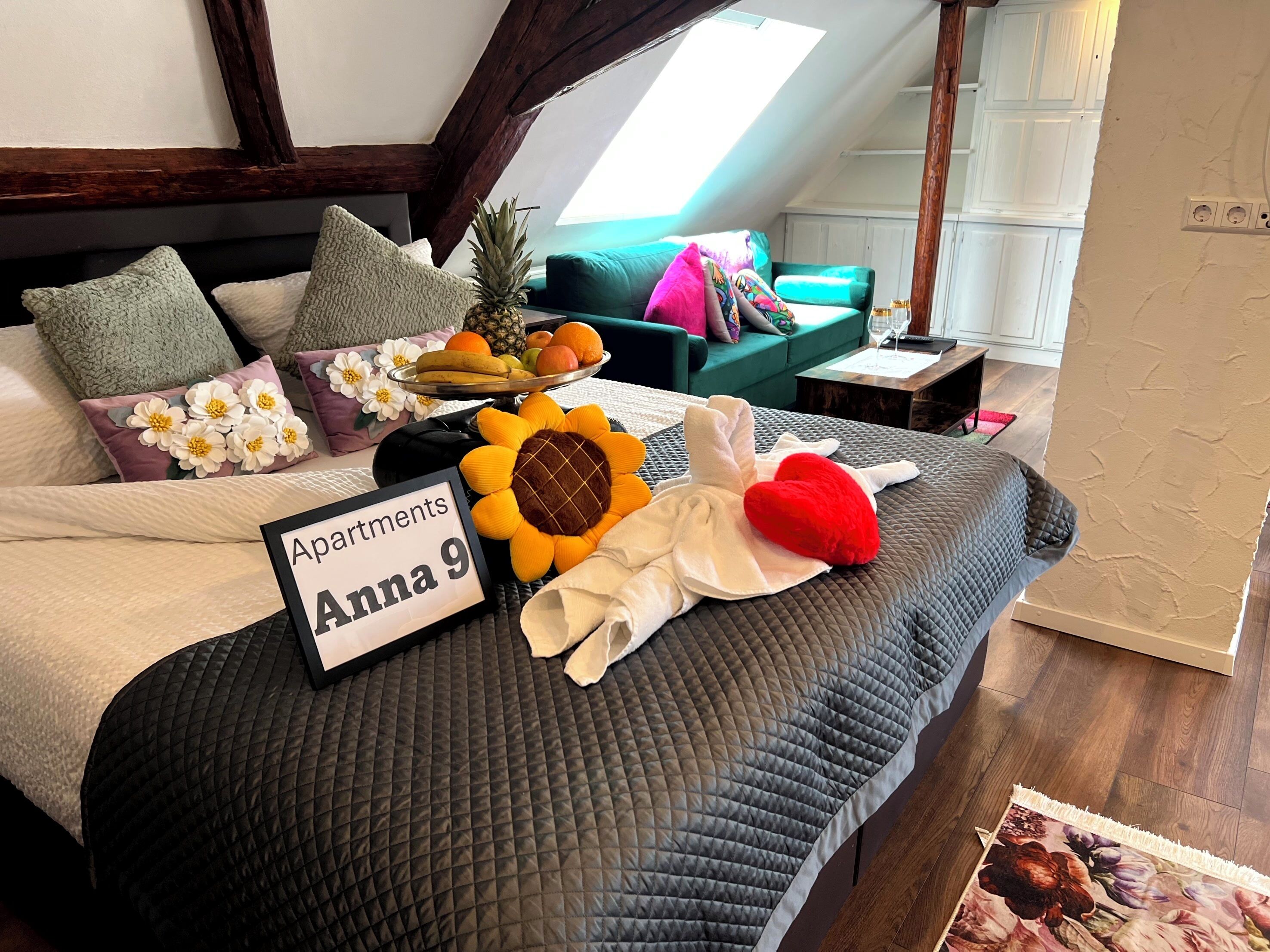 2 bedrooms, travel cot, WiFi, bed sheets