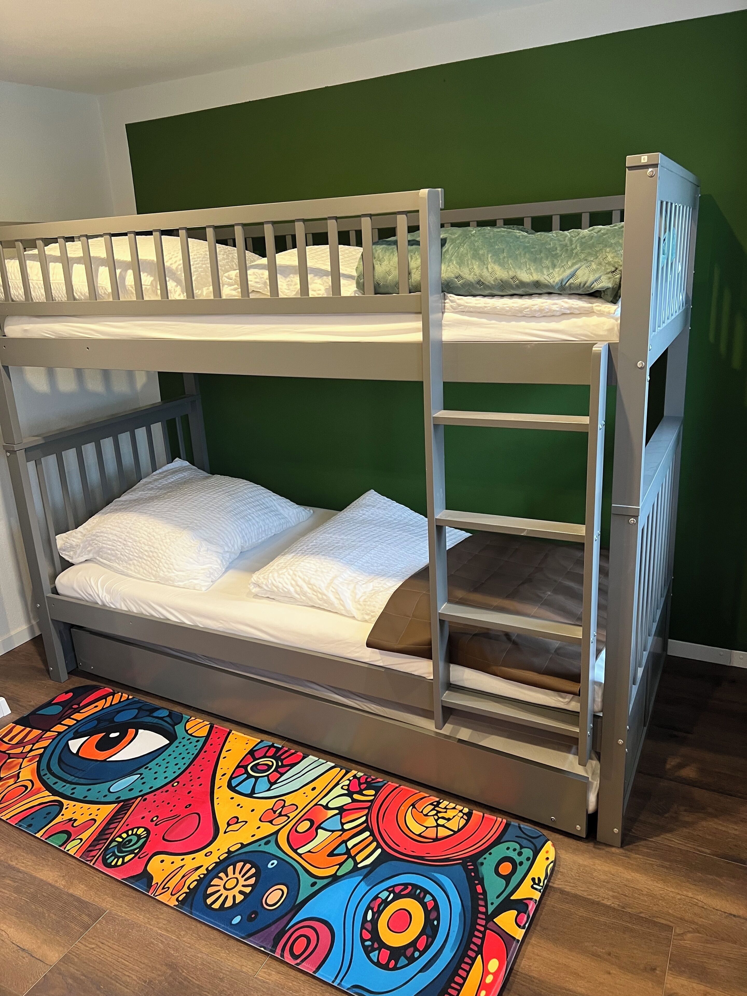 2 bedrooms, travel cot, free WiFi, bed sheets