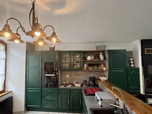 Microondas, horno, placa de cocina, lavavajillas