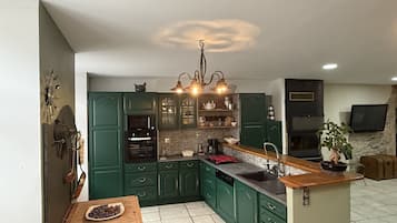 Micro-ondes, four, plaque de cuisson, lave-vaisselle