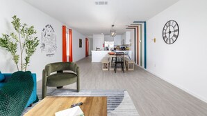 A modern apartment with a living room, dining area, and kitchen. - *NEW* The Boho Bungalow | 20%  Discount | BOOK NOW (New Braunfels)