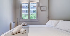 3 habitaciones, tabla de planchar con plancha, wifi y ropa de cama