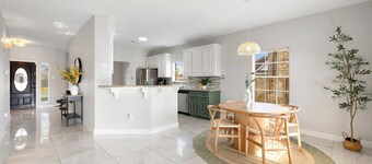 Spring Tropical Paradise / 4 Bd 4Ba / Pool & Balcony Reserved