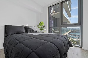 2 bedrooms, iron/ironing board, WiFi