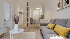 Unclassified image, 4 of 37, button
