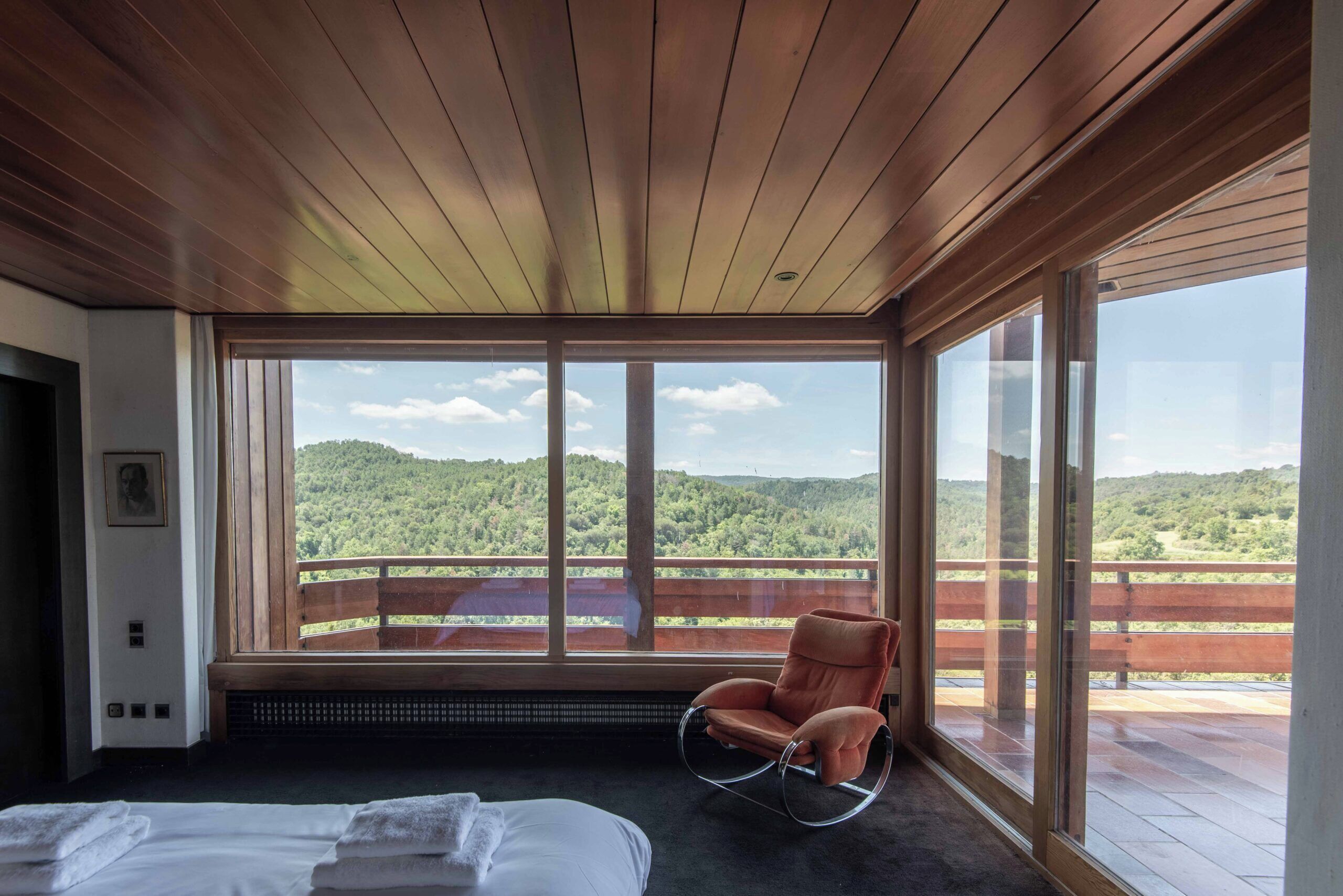 13 bedrooms, desk, iron/ironing board, free WiFi