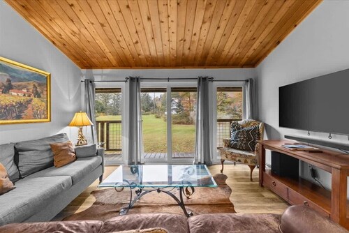 Griffin Chalet 4 about a mile to Stowe Resort: UNDER NEW MANAGEMENT