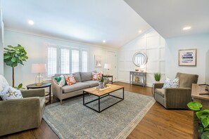 Living area - Old Mount Pleasant Charmer (Mount Pleasant)