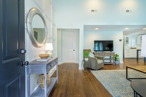 Living area - Old Mount Pleasant Charmer (Mount Pleasant)