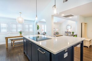 Interior - Old Mount Pleasant Charmer (Mount Pleasant)