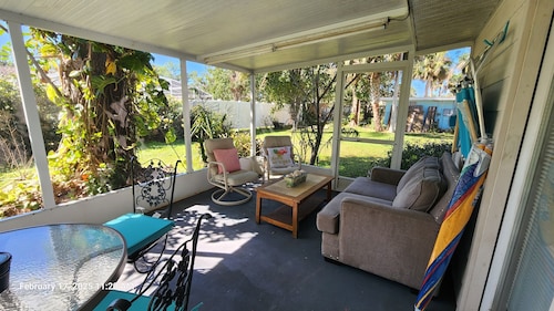 Moon Dreams Cottage 1.7 mi to Nokomis Beach