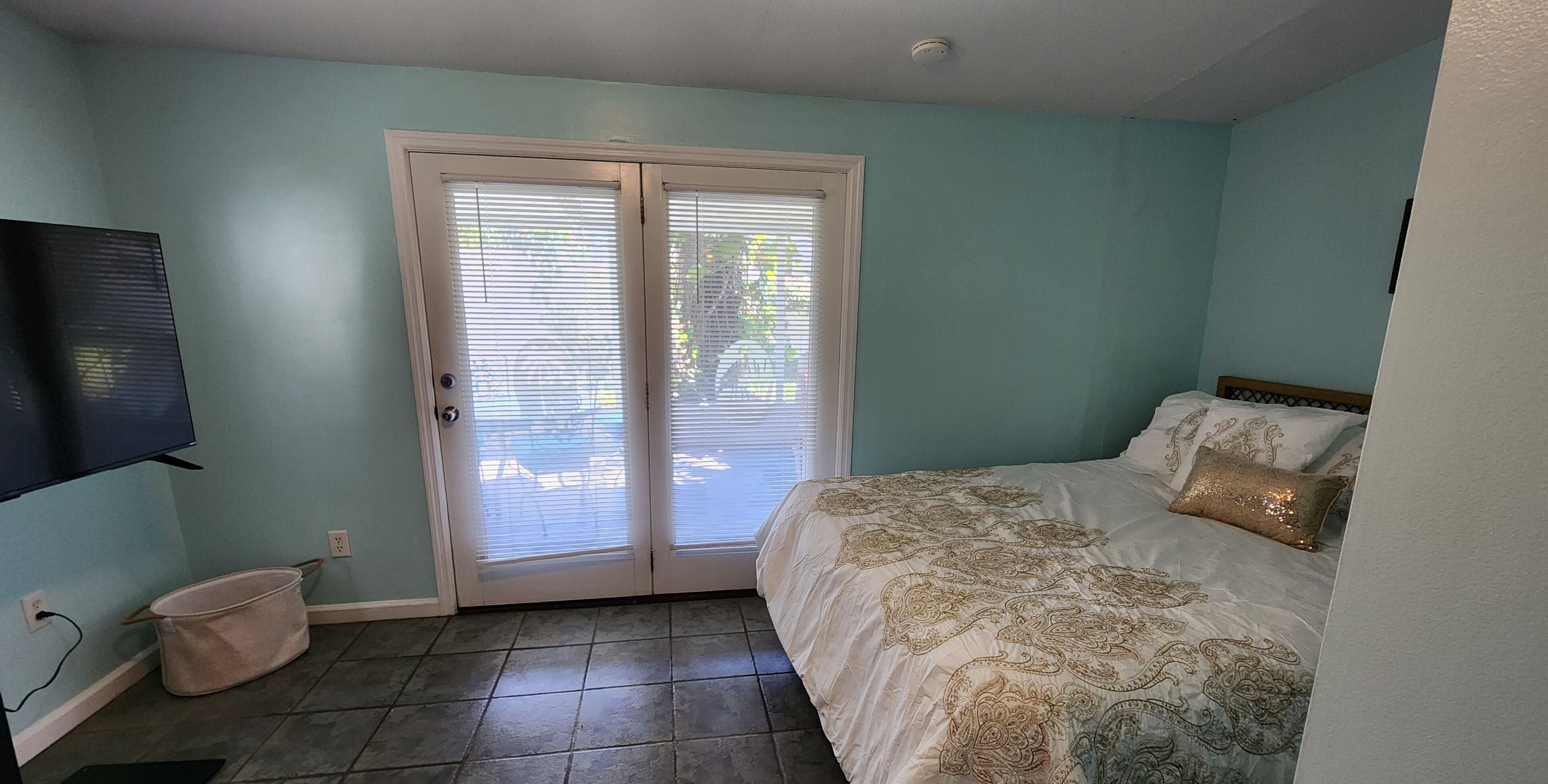 1 habitación, escritorio, tabla de planchar con plancha y wifi gratis 