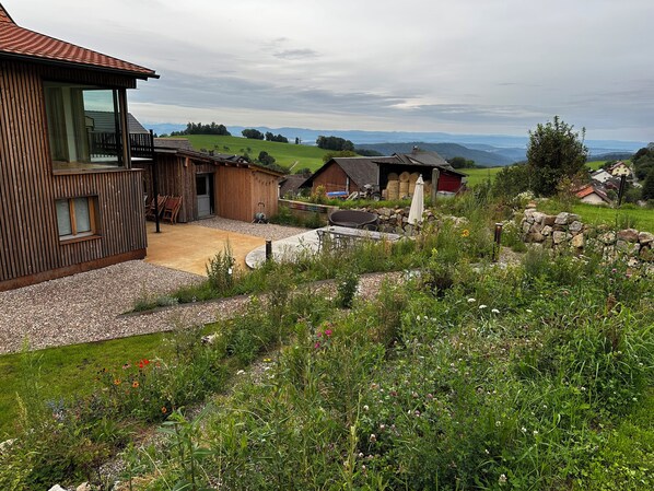 Terrace/patio - Spacious apartment for 6 people in the middle of the south of Swabia with a large outdoor area (Zell im Wiesental)