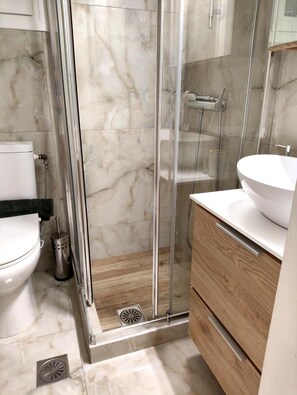 Doccia, asciugacapelli, asciugamani