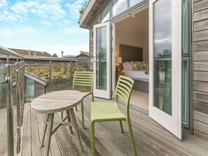 4 bedrooms, free WiFi, bed sheets
