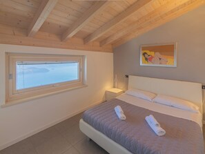 2 bedrooms, bed sheets