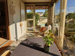 Outdoor dining - Villa with swimming pool - Authentic escape 8 minutes from Lourmarin! (Villelaure)