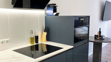 Refrigerador, microondas, horno y parrilla de estufa