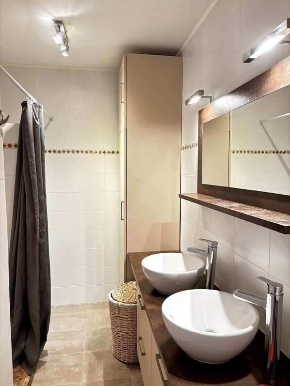 Hair dryer, towels