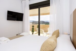 2 bedrooms, travel crib, internet, bed sheets