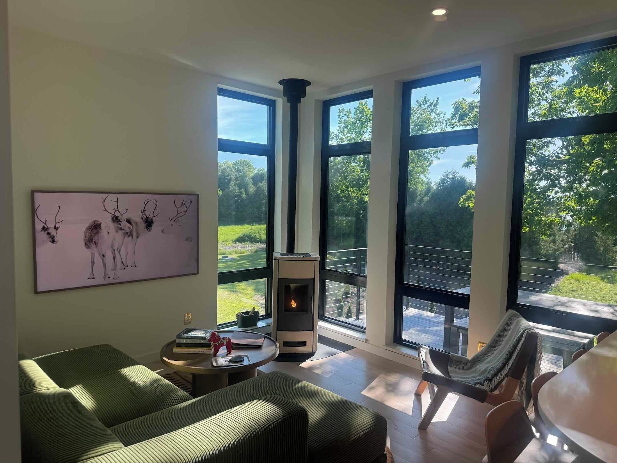Tradstuga: Low Impact Luxurious Lakeside Logi - Vermont