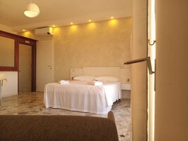 Superior Room, Balcony, Partial Sea View | Free WiFi