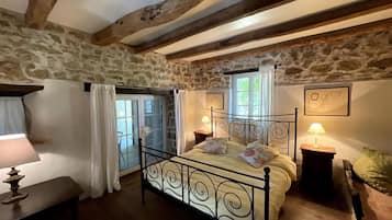 5 makuuhuonetta, silitysrauta/-lauta, Wi-Fi, vuodevaatteet