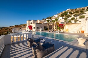 Casa, para fumadores | 5 habitaciones y escritorio 