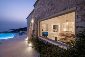 Villa, Smoking