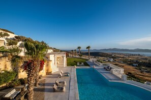 Casa, para fumadores | 5 habitaciones y escritorio 