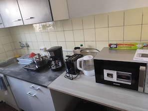 Microwave, oven, stovetop, cookware/dishes/utensils